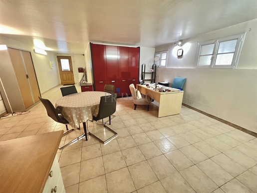 Local commercial 60 m² · à Fréjus · 60 m² · 143 000 €