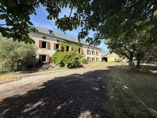 Maison 8 pièces 385 m² · à Monestiés · 385 m² · 325 000 €