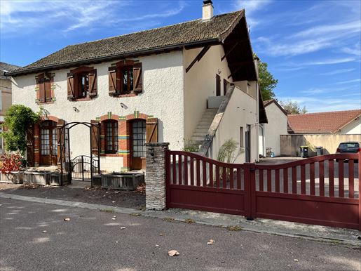 Maison 7 pièces 187 m² · à Simandre · 187 m² · 198 000 €