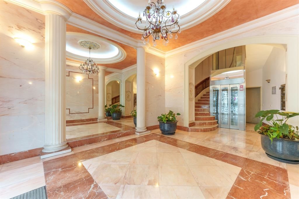 Exclusively in the Ecusson, incredible apartment with terraces - Vue 2