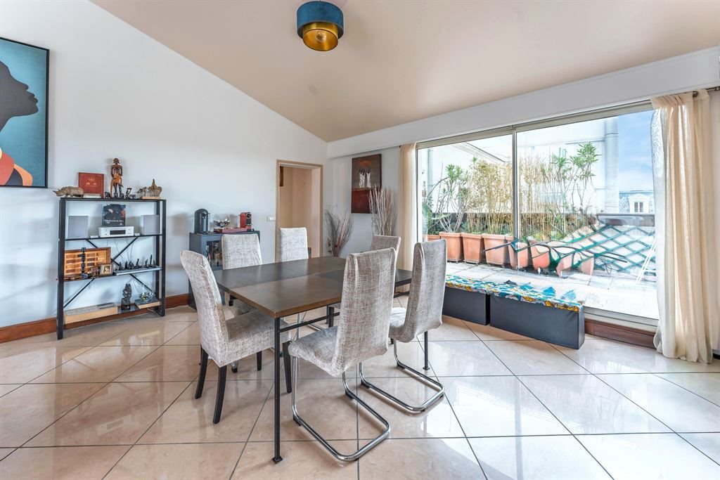 Exclusively in the Ecusson, incredible apartment with terraces - Plus