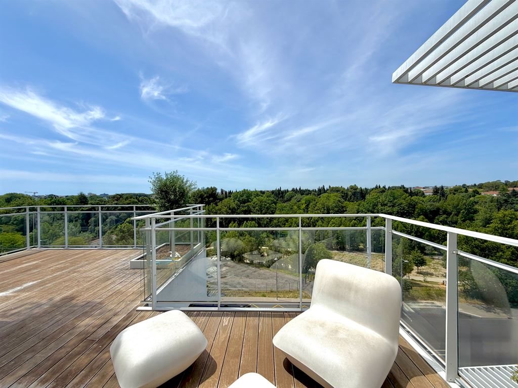 Exceptional view of vegetation and city rooftops on Vue exceptionnelle sur la Végétation... - Vue 2