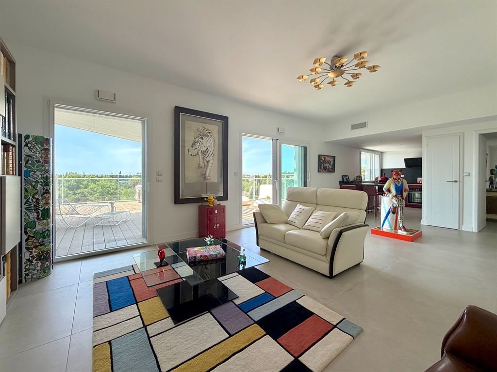 Exceptional view of vegetation and city rooftops on Vue exceptionnelle sur la Végétation... - Vue 3