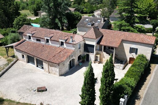 Maison 8 pièces 240 m² · à Cremps · 240 m² · 470 000 €