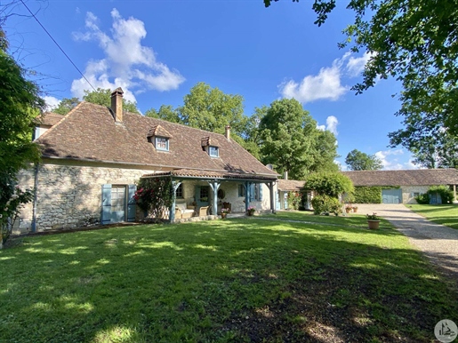 Propriété, proche Issigeac- Castillonnes · à Castillonnès · 200 m² · 725 000 €