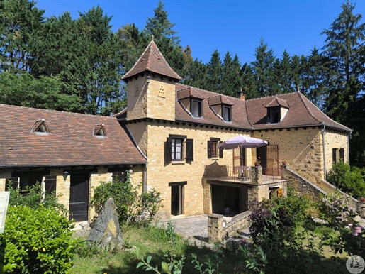 Ensemble de caractère avec gîte · à Sarlat-la-Canéda · 150 m² · 392 000 €