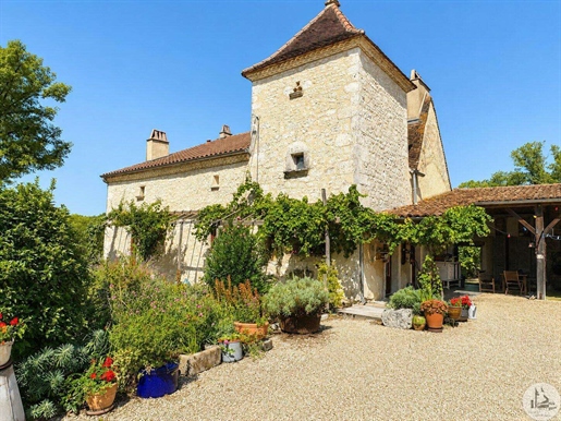 Maison 445 m² · à Villeréal · 445 m² · 790 000 €
