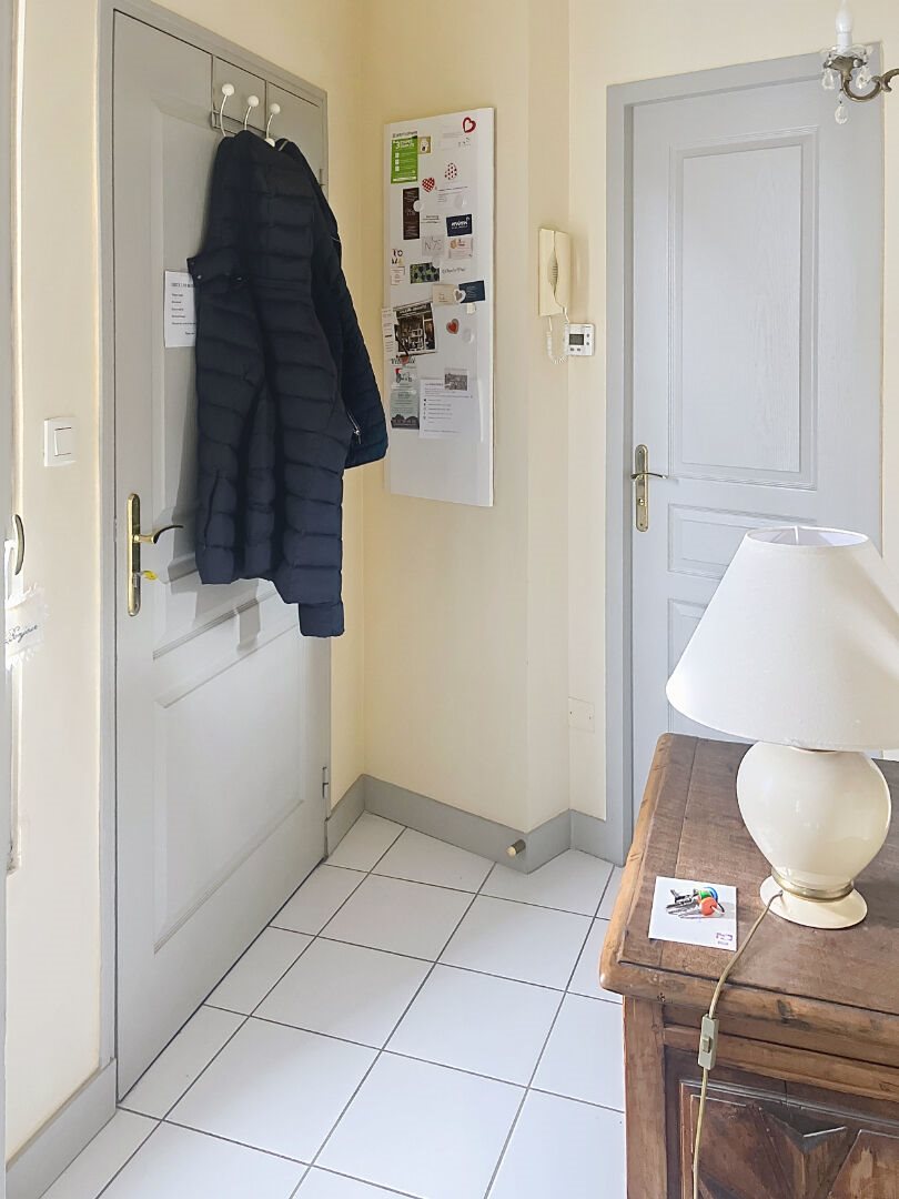 Three-room Apartment Intra Muros Teinturiers - View 4