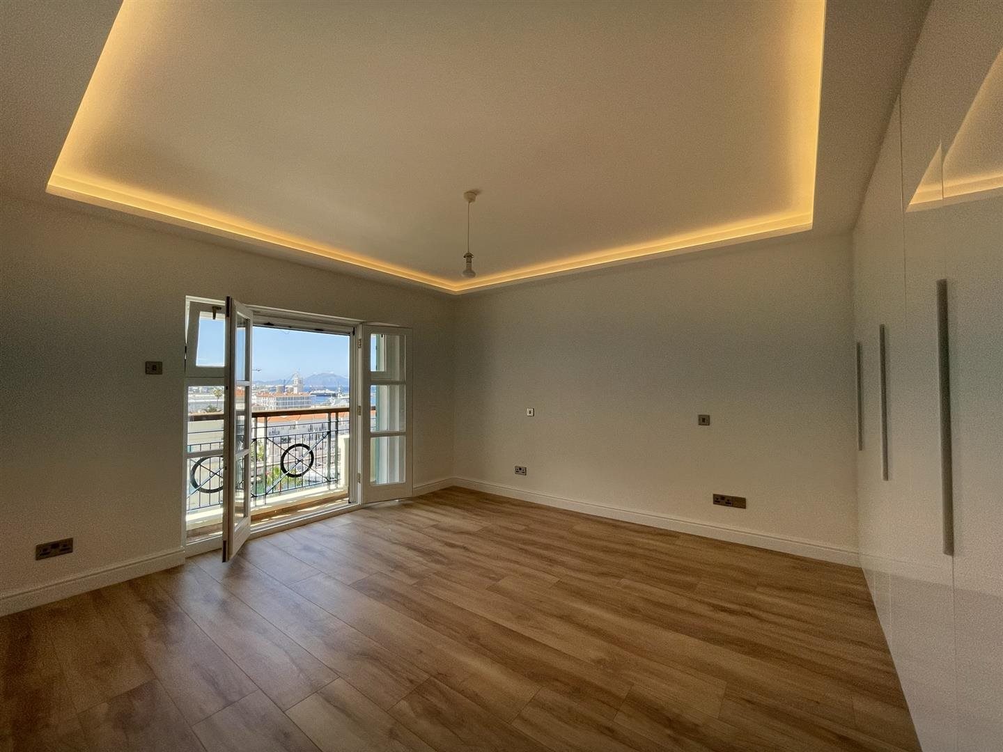 Beautiful 3 bedroom apartment in Ragged Staff Wharf, Gibraltar