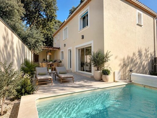 7 pièces 160 m² · à Nîmes · 160 m² · 380 000 €