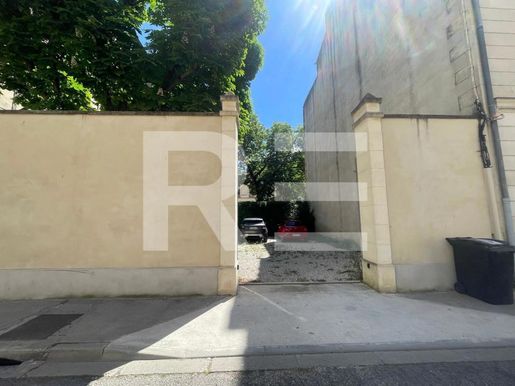 TEAM NIMES · à Nîmes · 280 000 €