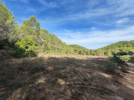 Terrain 1 m² · à Cannes-et-Clairan · 15 000 €