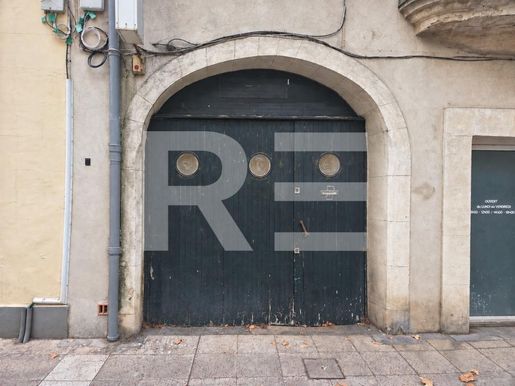 Parking 258 m² · à Nîmes · 258 m² · 229 000 €