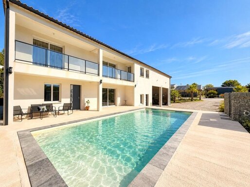 Maison 8 pièces 245 m² · à Martignargues · 245 m² · 566 000 €