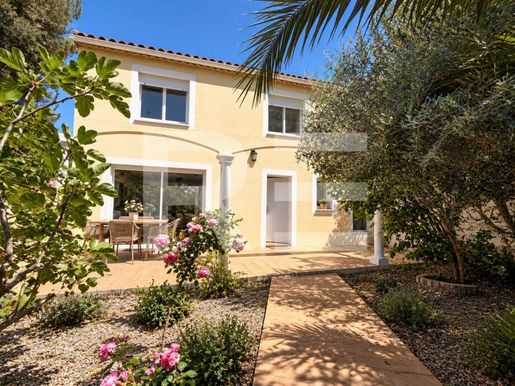 Maison 7 pièces 160 m² · à Nîmes · 160 m² · 369 000 €
