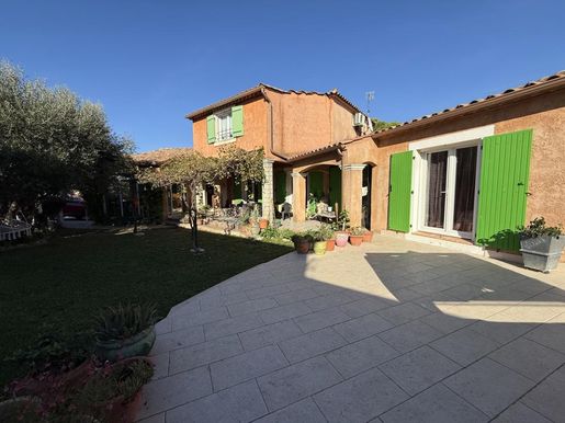 Maison 6 pièces 168 m² · à Marguerittes · 168 m² · 415 000 €