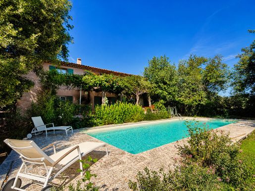 Maison 8 pièces 245 m² · à Ansouis · 245 m² · 840 000 €