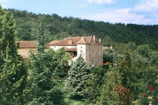 9 pièces 321 m² · à Luzech · 321 m² · 449 400 €