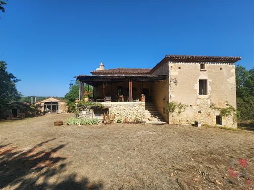 11 pièces 334 m² · à Albas · 334 m² · 399 000 €