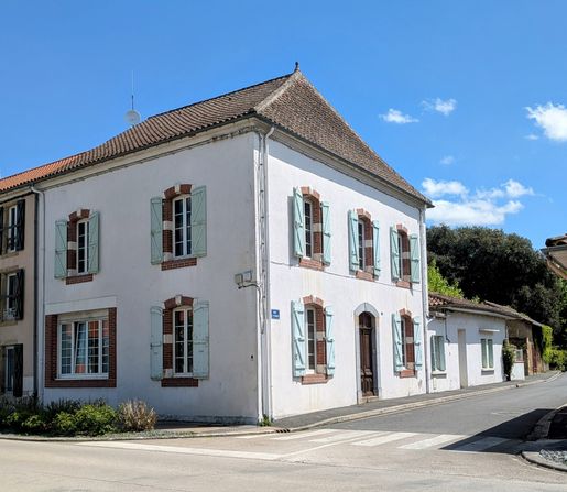 Maison 9 pièces 254 m² · à Villecomtal-sur-Arros · 254 m² · 209 000 €