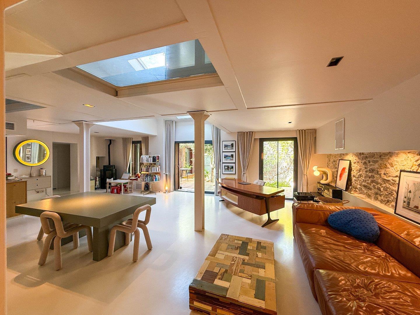 Very pretty 176 m² town house renovated with high-end finishes on a private 280 m² plot - Vue 2