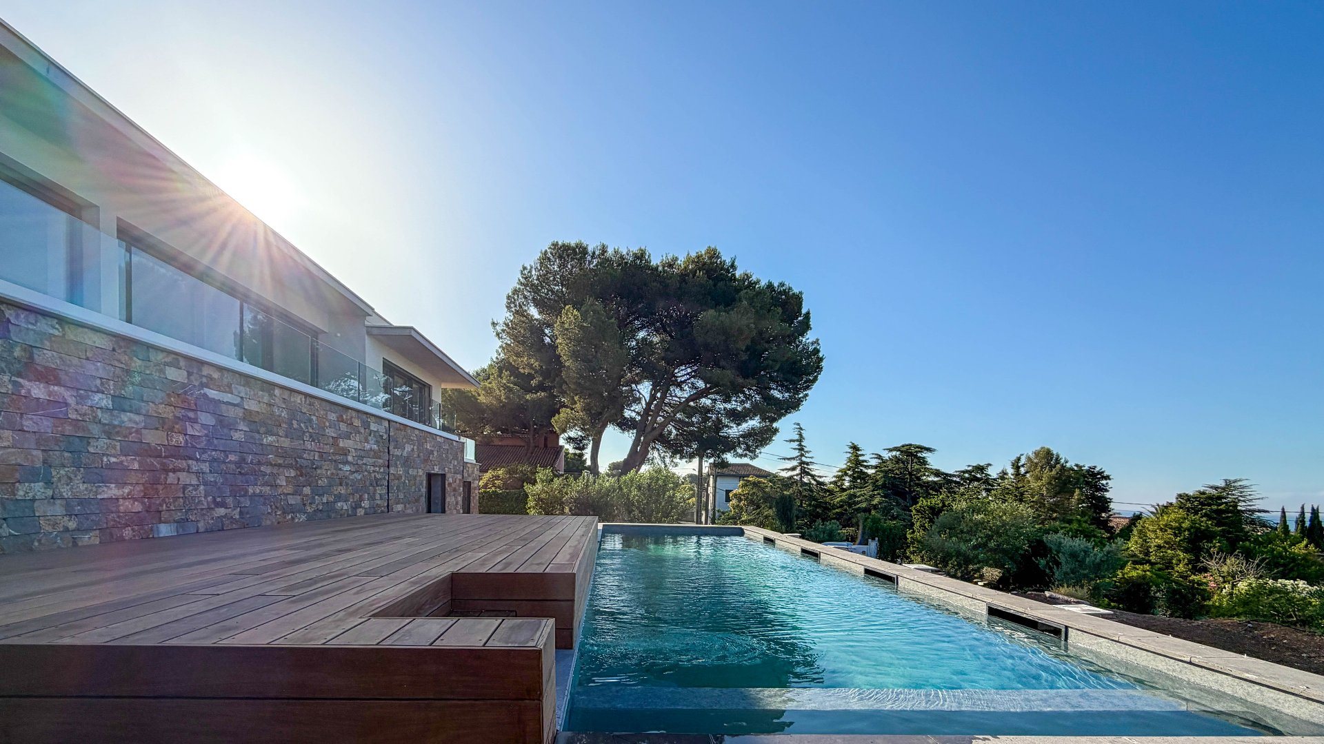 On the lower side of Saint-Clair, single-story architect-designed house, new with sea... - Vue 2