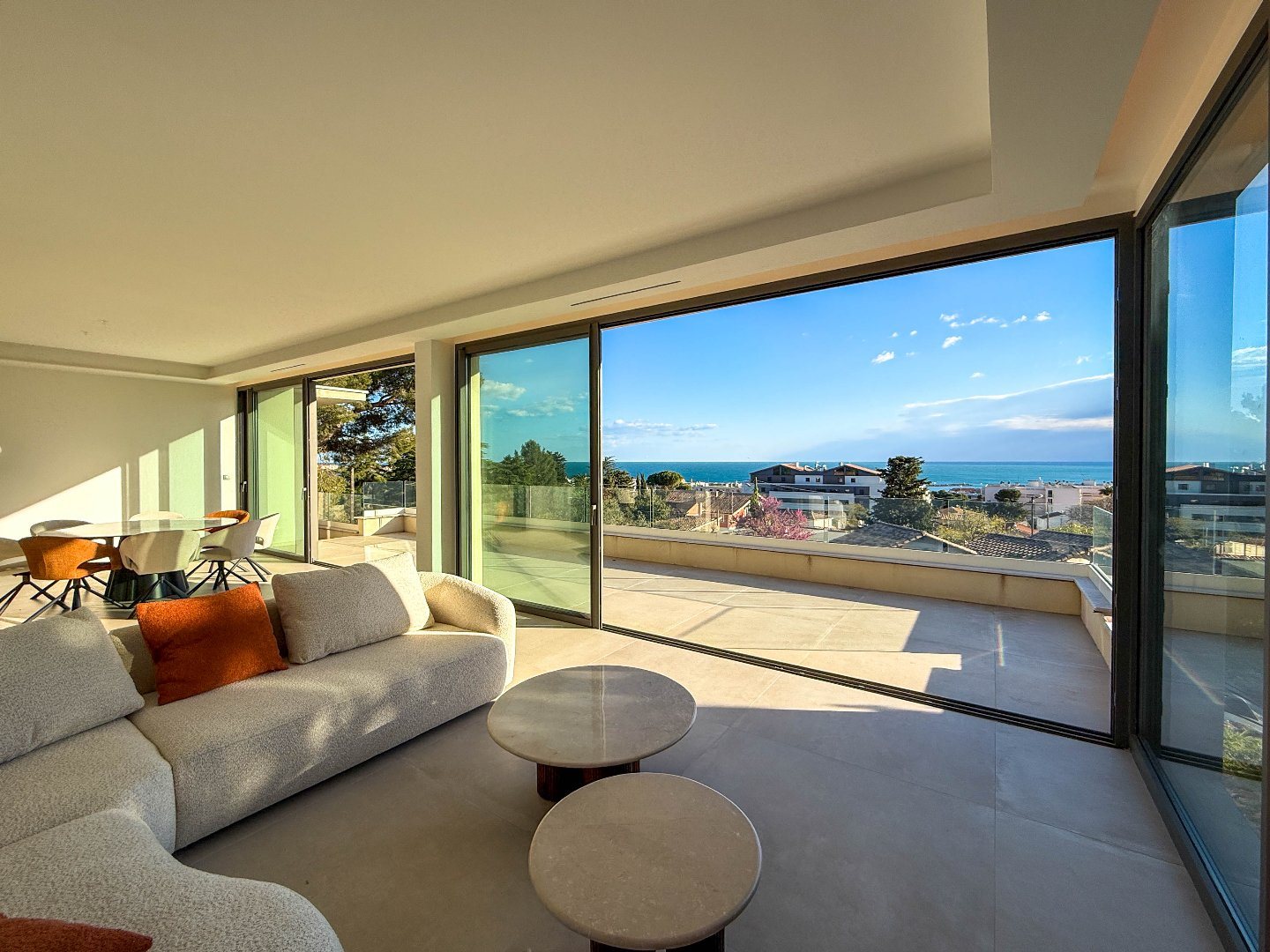 On the lower side of Saint-Clair, single-story architect-designed house, new with sea... - Vue 4