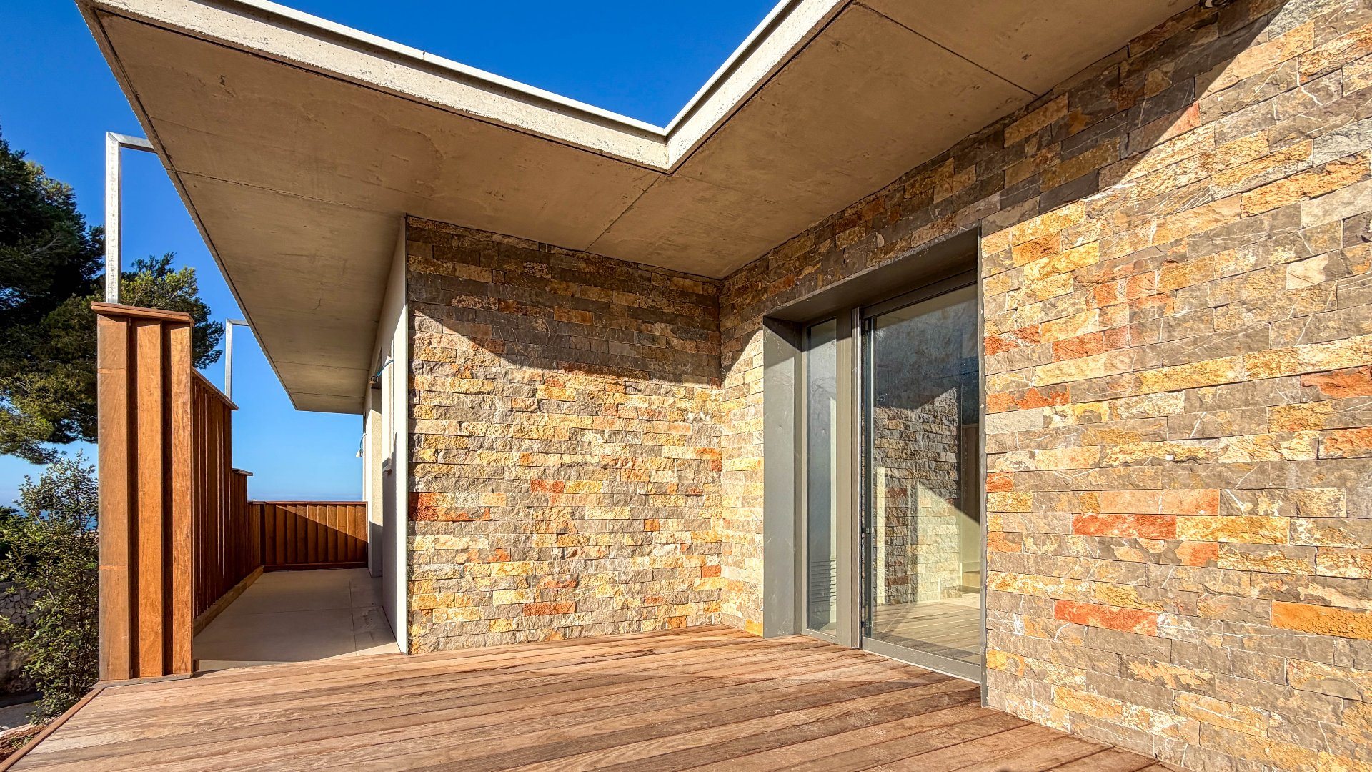 On the lower side of Saint-Clair, single-story architect-designed house, new with sea... - Vue 5