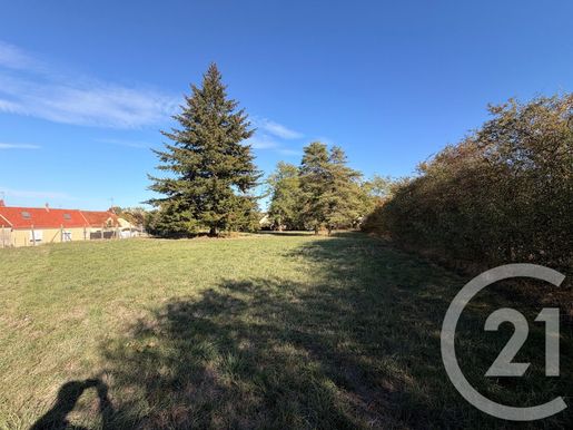 Terrain 2449 m² · à Surgy · 39 000 €