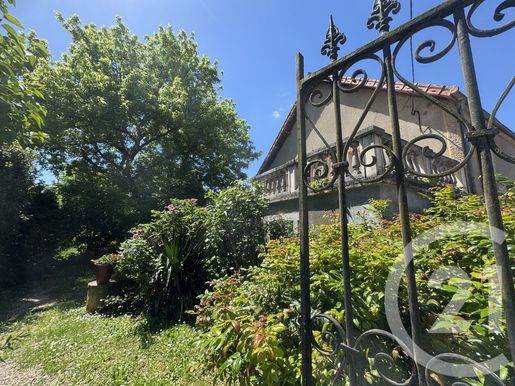 Maison 5 pièces 148 m² · à Flez-Cuzy · 148 m² · 89 000 €