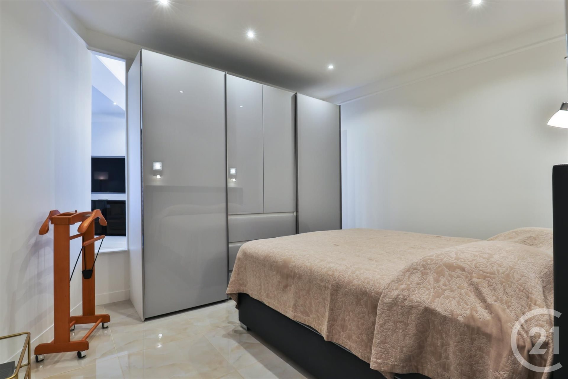 Purchase: Apartment (06000) - Więcej