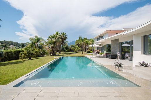 Maison 5 pièces 256 m² · à Roquefort-les-Pins · 256 m² · 3 000 000 €