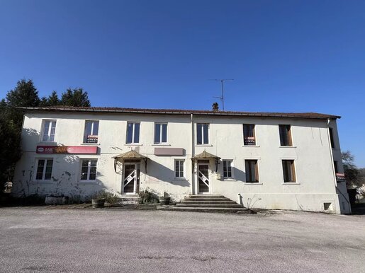 Maison 12 pièces 388 m² · à Culmont · 388 m² · 30 000 €