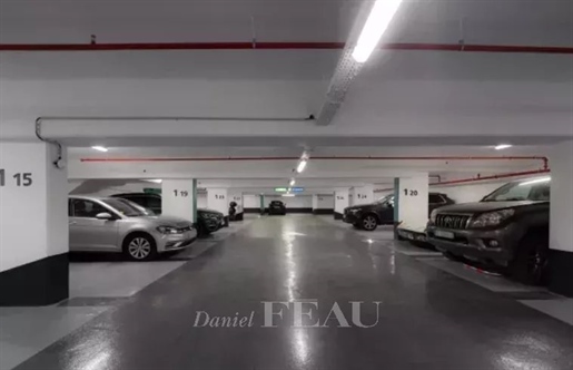 Parking 10 m² · à Paris 7ème · 10 m² · 59 000 €