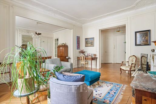 5 pièces 153 m² · à Paris 7ème · 153 m² · 2 045 000 €