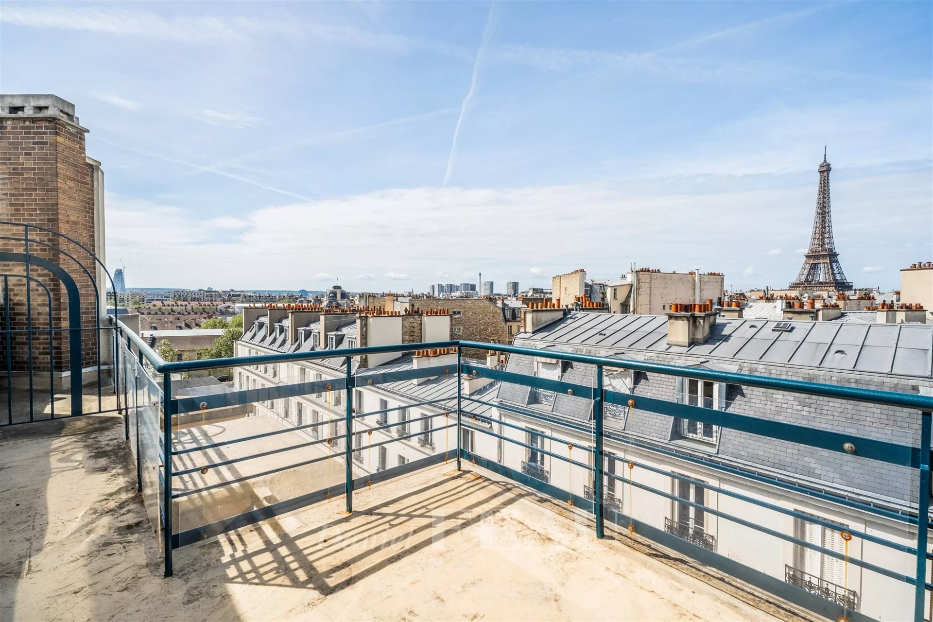 Paris 7th District – An ideal pied a terre commanding an exceptional view - Vue 3
