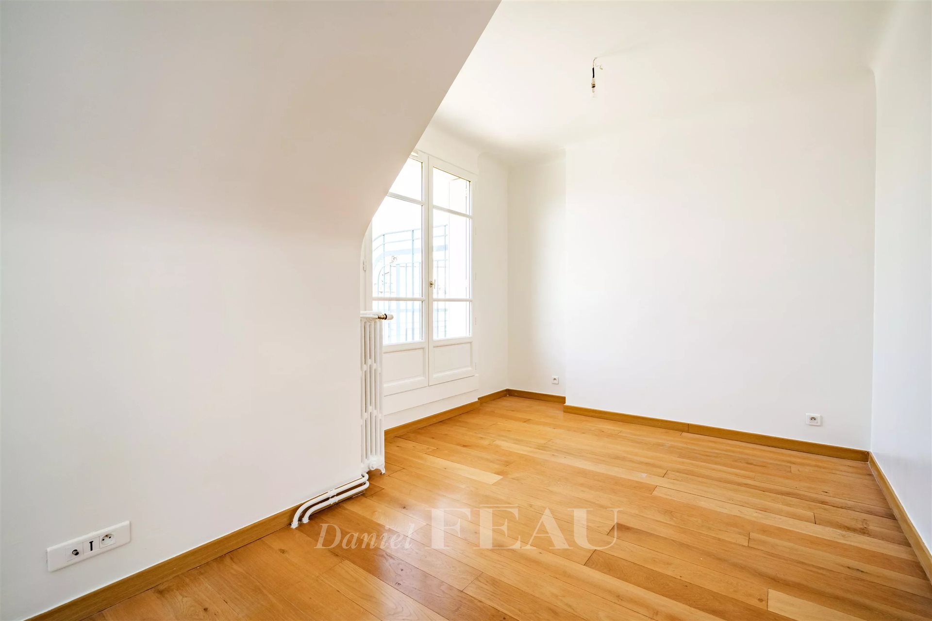 Paris 7th District – An ideal pied a terre commanding an exceptional view - Plus