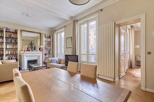 3 pièces 83 m² · à Paris 1er · 83 m² · 1 100 000 €