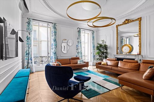 6 pièces 169 m² · à Paris 8ème · 169 m² · 2 500 000 €