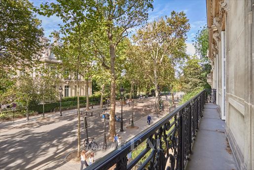 Appartement 10 pièces 359 m² · à Paris 8ème · 359 m² · 6 470 000 €