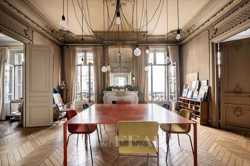 7 pièces 230 m² · à Paris 9ème · 230 m² · 2 500 000 €