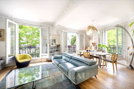 Appartement 5 pièces 109 m² · à Paris 18ème · 109 m² · 1 700 000 €
