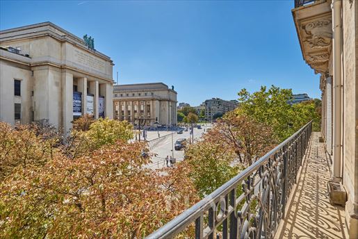 8 pièces 285 m² · à Paris 16ème · 285 m² · 5 450 000 €