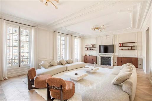 7 pièces 216 m² · à Paris 16ème · 216 m² · 3 579 000 €