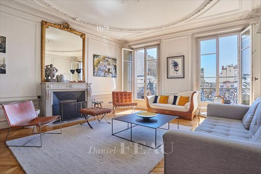 5 pièces 159 m² · à Paris 16ème · 159 m² · 2 490 000 €