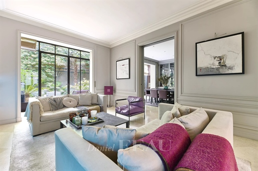 Maison 8 pièces 428 m² · à Paris 16ème · 428 m² · 3 990 000 €