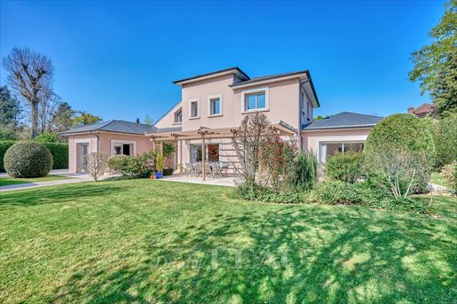 Maison 9 pièces 300 m² · à Vaucresson · 300 m² · 2 490 000 €