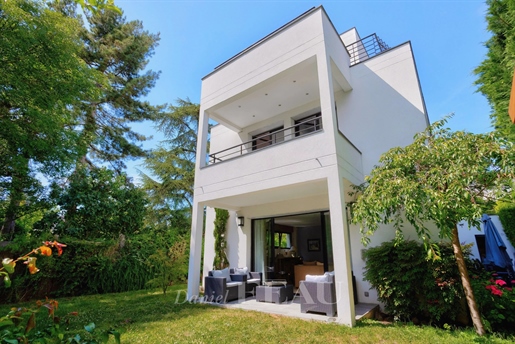 8 pièces 190 m² · à Saint-Cloud · 190 m² · 2 290 000 €