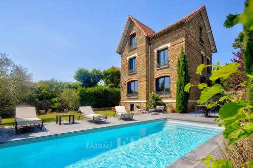 Maison 10 pièces 260 m² · à Saint-Cloud · 260 m² · 2 950 000 €