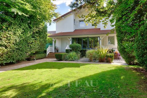 7 pièces 233 m² · à Rueil-Malmaison · 233 m² · 1 680 000 €